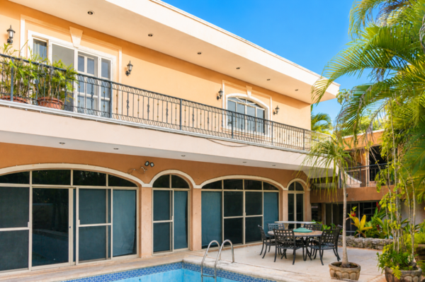 Casa en venta con 1571 m² de terreno en la Col México a 2 cuadras de Prolongación  Montejo