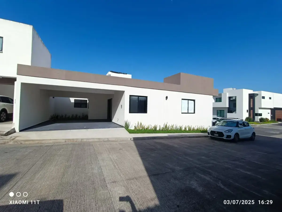 Casa en venta en Las Lomas Residencial, Alvarado — foto 1 de 11