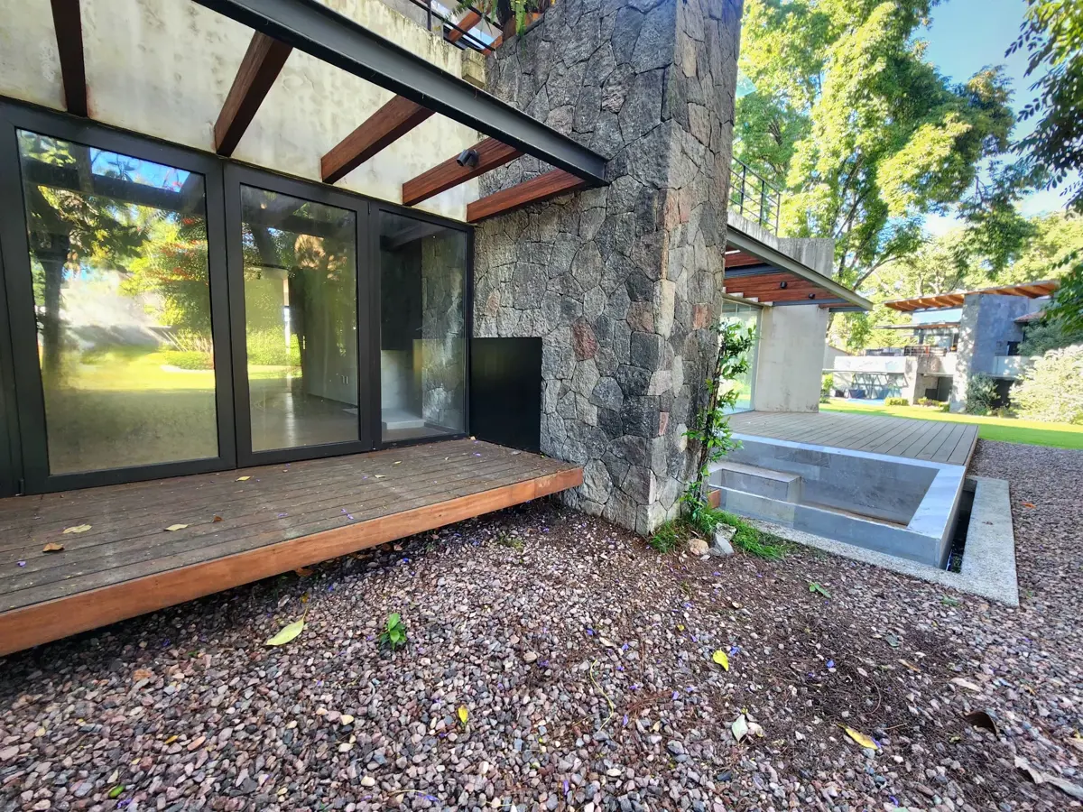 Casa en venta en Avandaro, Valle de Bravo — foto 1 de 24