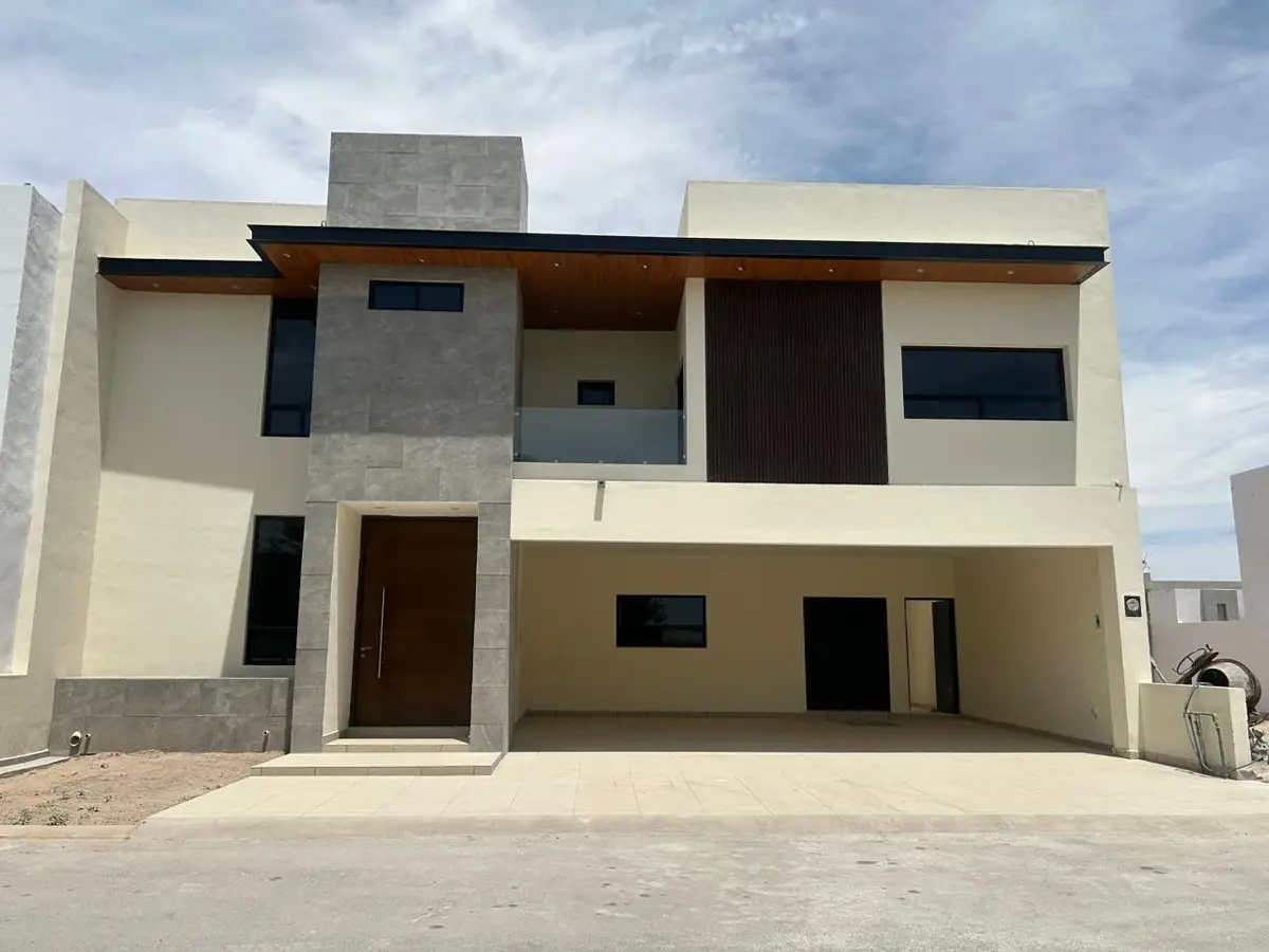 Casa nueva frente área verde con acabados de lujo Casa nueva frente área verde con acabados de lujo