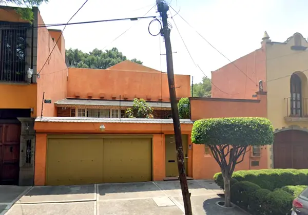 Casa en Remate en Del Carmen, Coyoacán: Oportunidad Única
