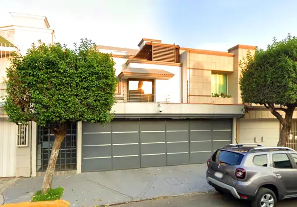 Casa en remate en Paseos de Taxqueña, Coyoacán, 4 recámaras