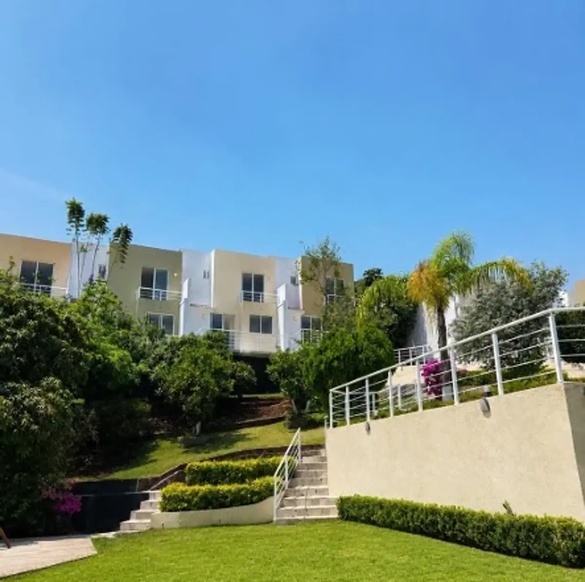 Casa en venta en Lomas de Atzingo, Cuernavaca — foto 1 de 8