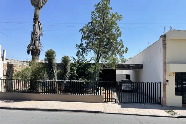Casa en RENTA con vocación comercial en Zona Centro