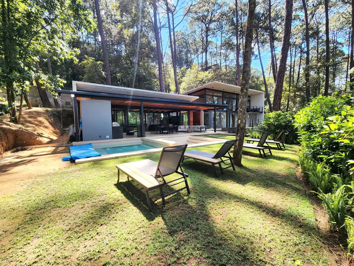Casa en venta en Avandaro, Valle de Bravo — foto 1 de 47