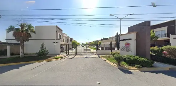 Casa en Remate en Residencial Los Rosales, Saltillo - Bien Ubicada y Espaciosa