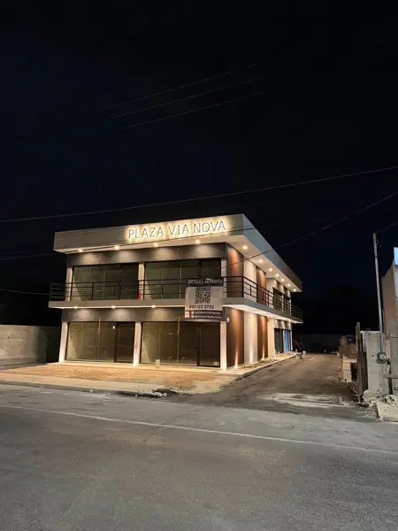 Local comercial en renta en planta alta sobre avenida principal.