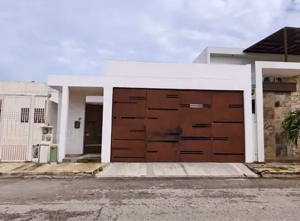 Casa de una planta en venta con 2 recámaras y 2 baños