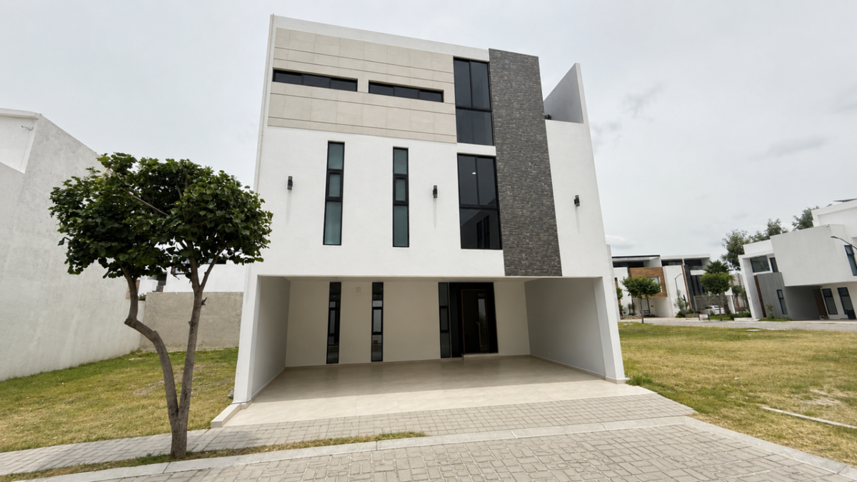 Casa en venta en Lomas de Angelópolis, Ocoyucan — foto 1 de 34
