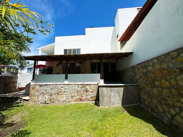 Casa en venta en condominio privado con acceso al lago en Tequesquitengo , Morelos