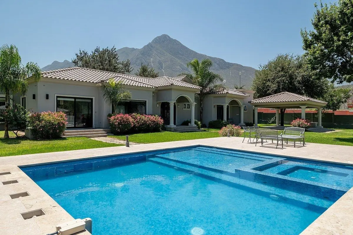Casa en venta en La Huasteca 3, Santa Catarina — foto 1 de 13