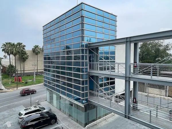 Oficina en Venta, En Santa Engracia, San Pedro Garza Gacía, Nuevo León.