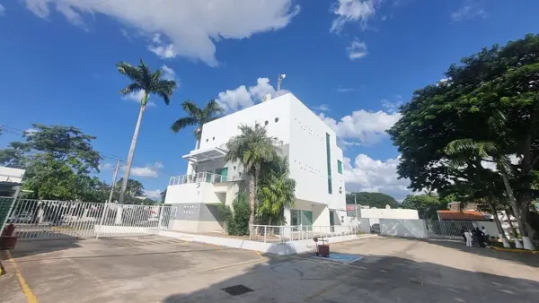 Edificio En Renta, Circuito Colonias, Mérida, Yucatán.