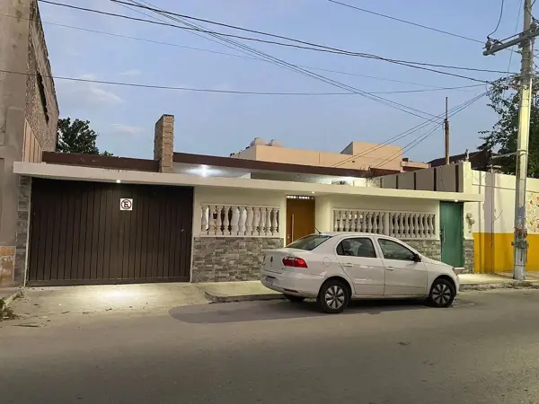 Casa de una planta con alberca ideal para casa o negocio