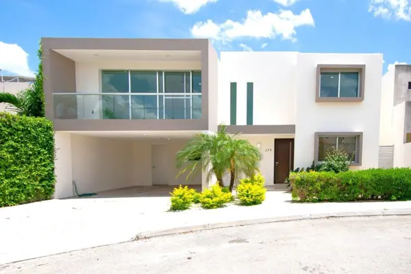 Casa Residencial de 2 plantas en Xcumpich, Mérida, Yucatán Casa Residencial de 2 plantas en Xcumpich, Mérida, Yucatán
