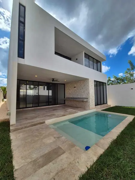 Amplia casa con habitación en planta baja