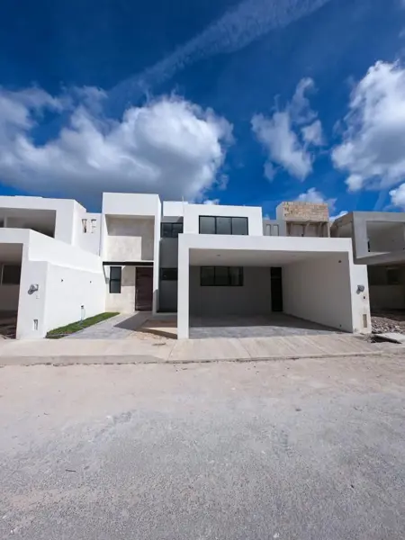 Casa en venta con piscina en Praderas del Mayab.