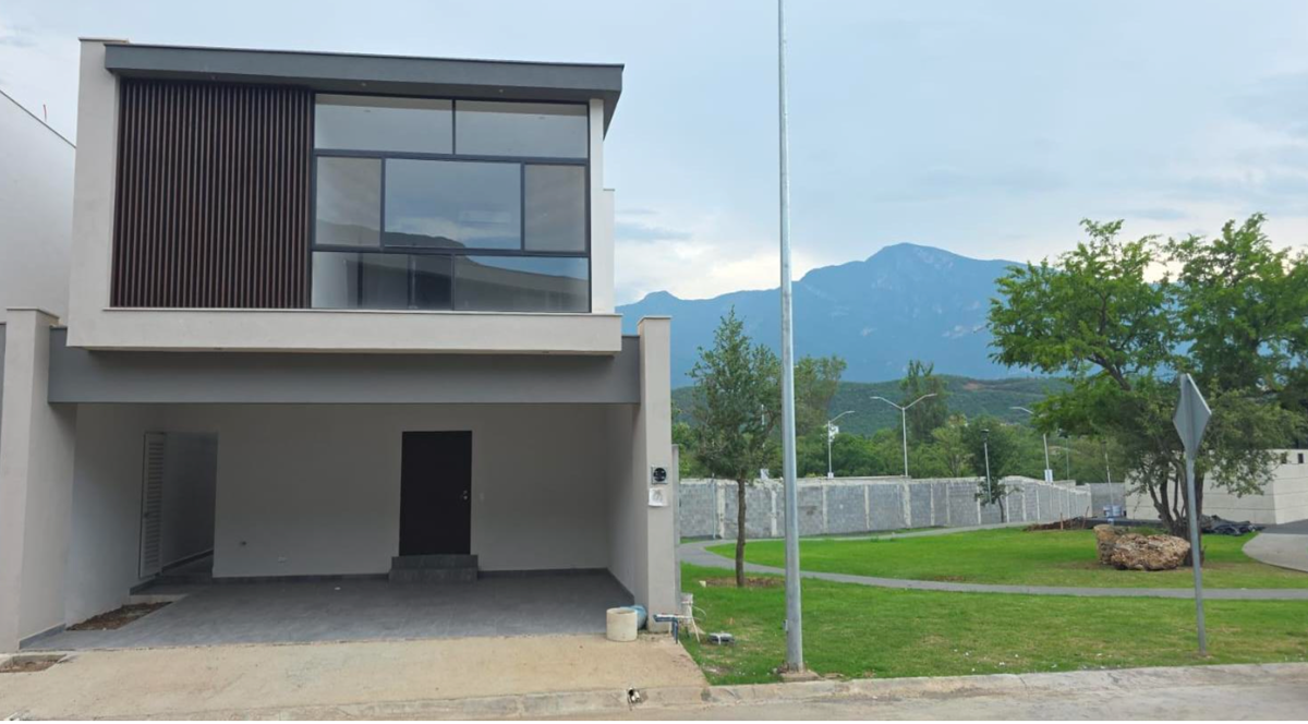 Casa en venta en Valles de Santiago, Santiago — foto 1 de 13