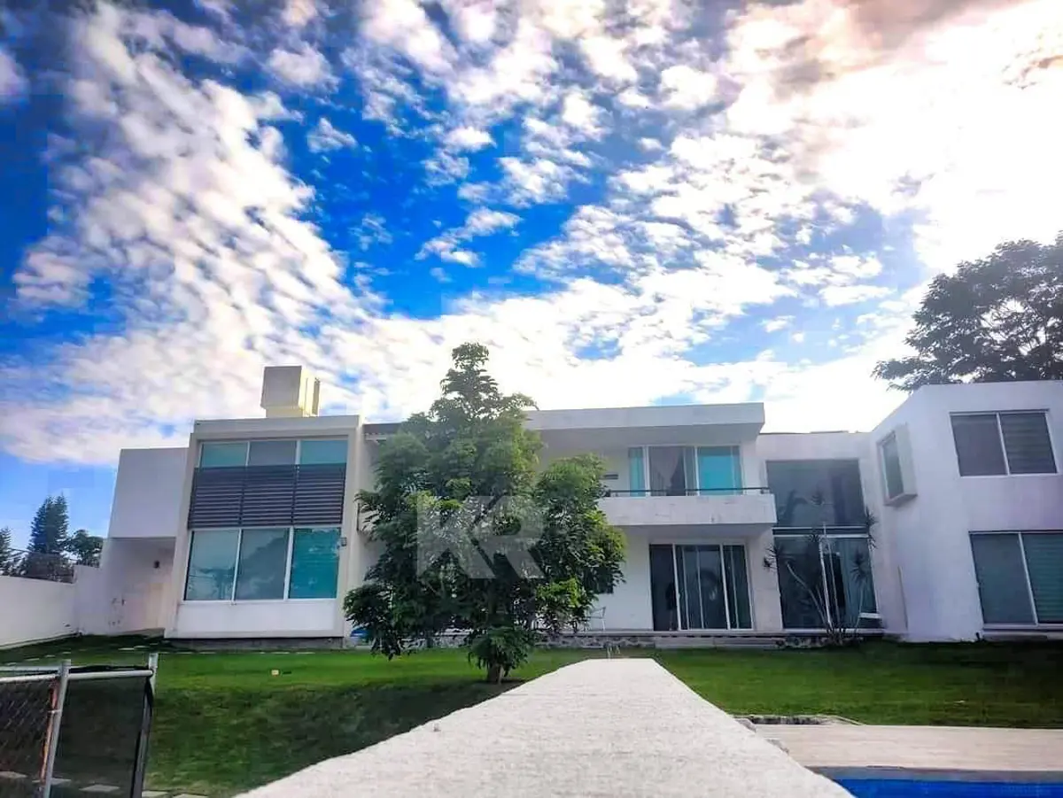 Casa en venta en Fraccionamiento Rancho Tetela, Cuernavaca — foto 1 de 50