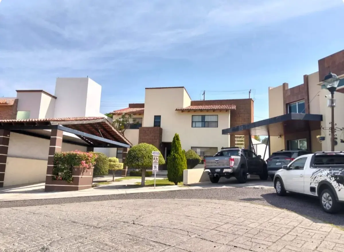 Casa en venta en Colinas del Bosque III, Corregidora — foto 1 de 40