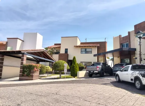 Casa en Venta en Privada con Cocina Equipada en Colinas del Bosque, Corregidora, Qro.
