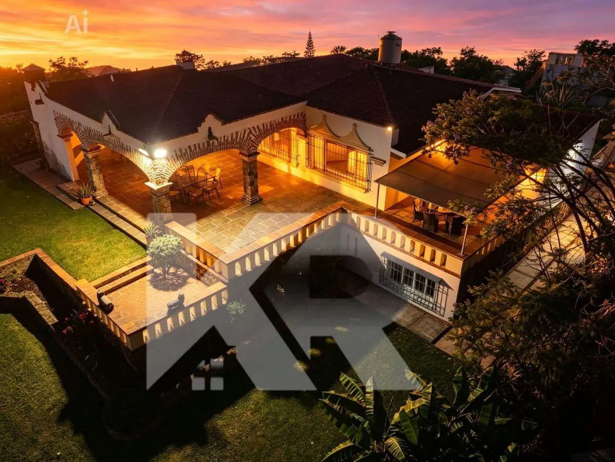 Casa en venta en Fraccionamiento Lomas de Cortes, Cuernavaca — foto 1 de 44