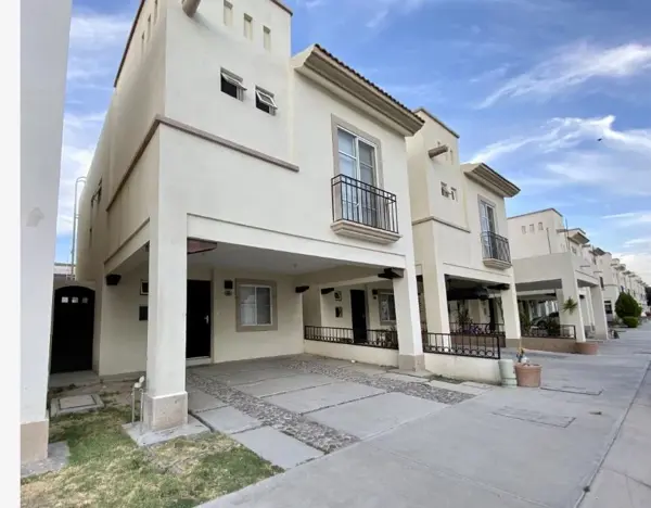 CASA EN VENTA EN RESIDENCIAL SENDEROS, TORREÓN, COAHUILA.
