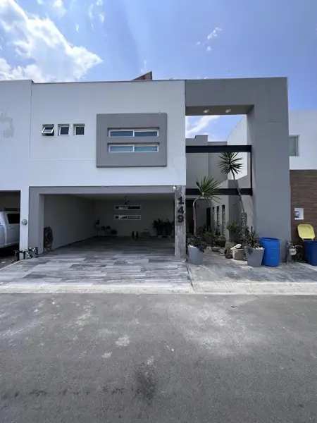 Residencia de Lujo con Alberca en Carretera Nacional