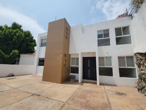 RENTA de casa como oficina a puerta cerrada en Loma Dorada, Querétaro