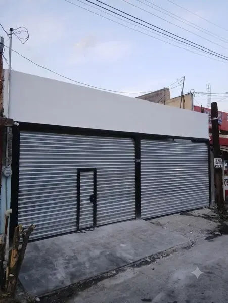Propiedad comercial en ubicación estratégica, con gran flujo y alta visibilidad, ideal para negocios