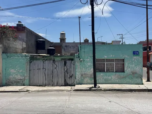 Terreno regular en esquina listo para demoler.