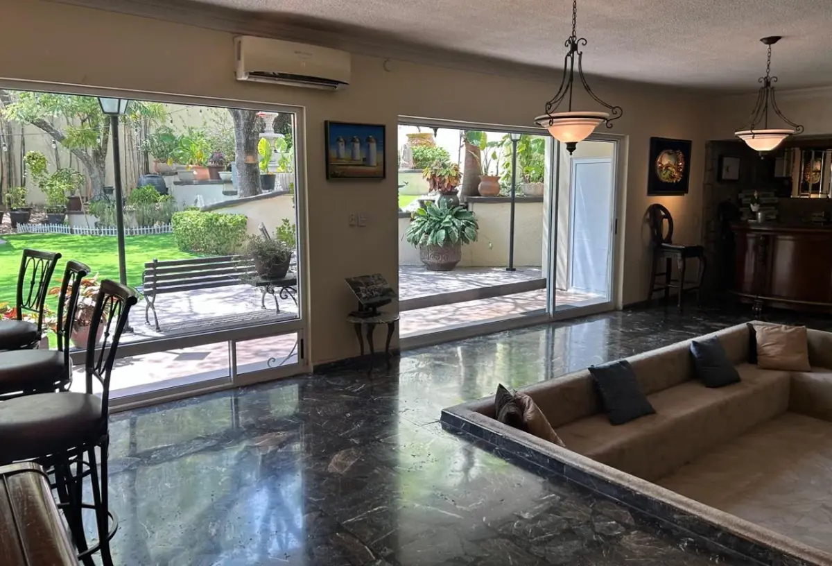 Casa en venta en Las Cumbres, Monterrey — foto 1 de 16