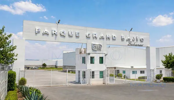 Bodega industrial en venta 1,437 m² construcción · rampa elevada para tráiler