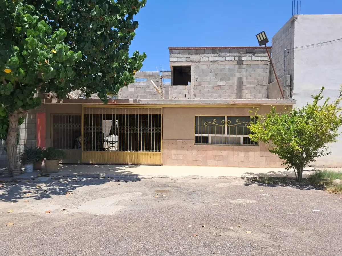 Casa en venta en María Mercado de López Sánchez, Torreón — foto 1 de 13
