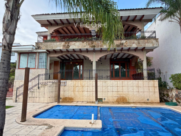 CASA EN RENTA EN LAS CAÑADAS, ZAPOPAN