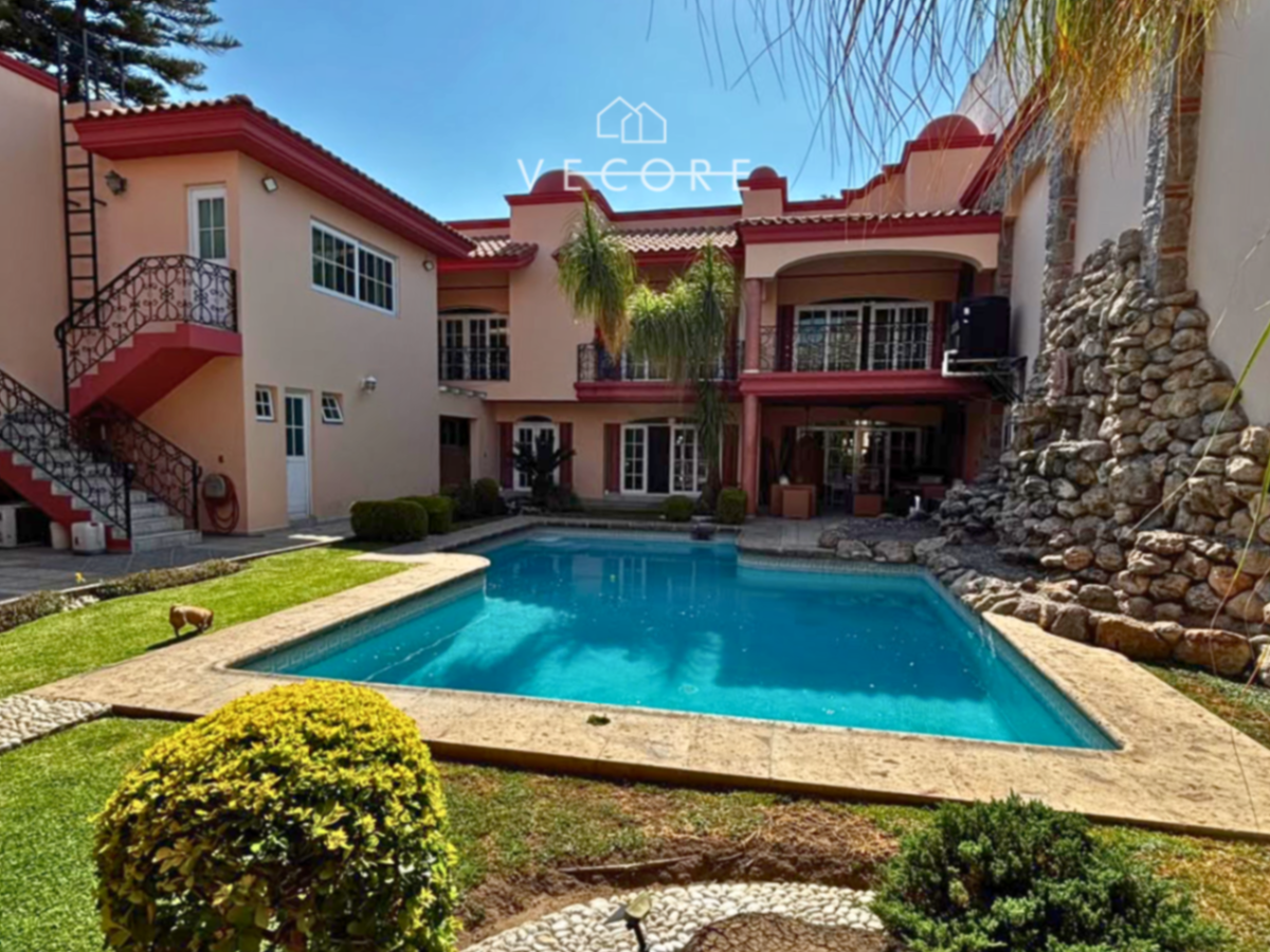 Casa en venta en Bosques de La Victoria, Guadalajara — foto 1 de 29