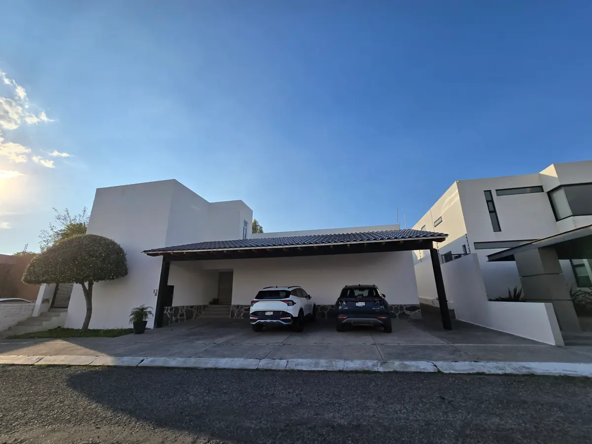 Casa en venta en Vista Real y Country Club, Corregidora — foto 1 de 38