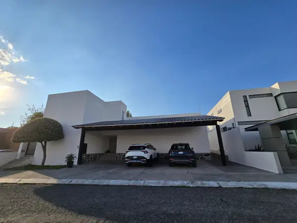 VENTA DE CASA EN VISTA REAL, CORREGIDORA QUERÉTARO.