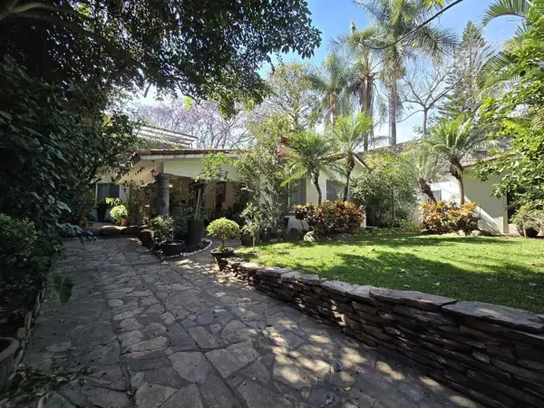 Casa en Vista Hermosa | Residencia Prácticamente en un Nivel con Bungalow y Acabados de Lujo