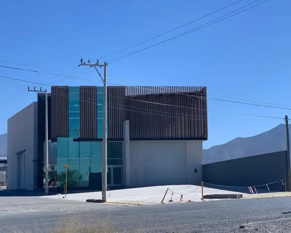 Bodega Comercial / Industrial 950m2 Construcción con un patio de maniobras de 450m2 Ramos Arizpe