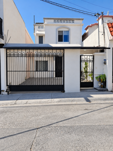 Casa en venta en Jardines de Santa Catarina, Santa Catarina, Nuevo León
