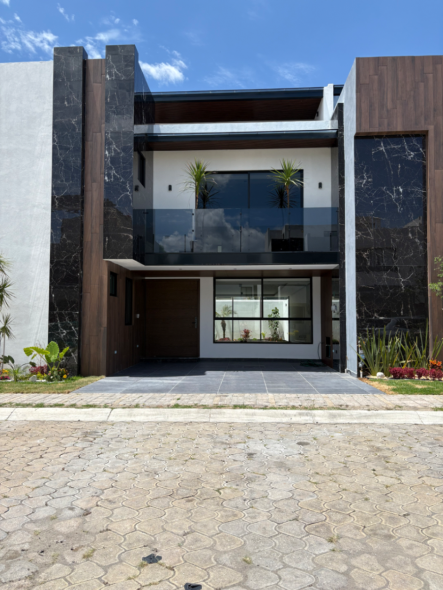 Casa en venta en Lomas de Angelópolis, San Andrés Cholula — foto 1 de 33