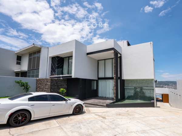 RESIDENCIA EN VENTA EN BUGAMBILIAS SEGUNDA SECCIÓN, ZAPOPAN