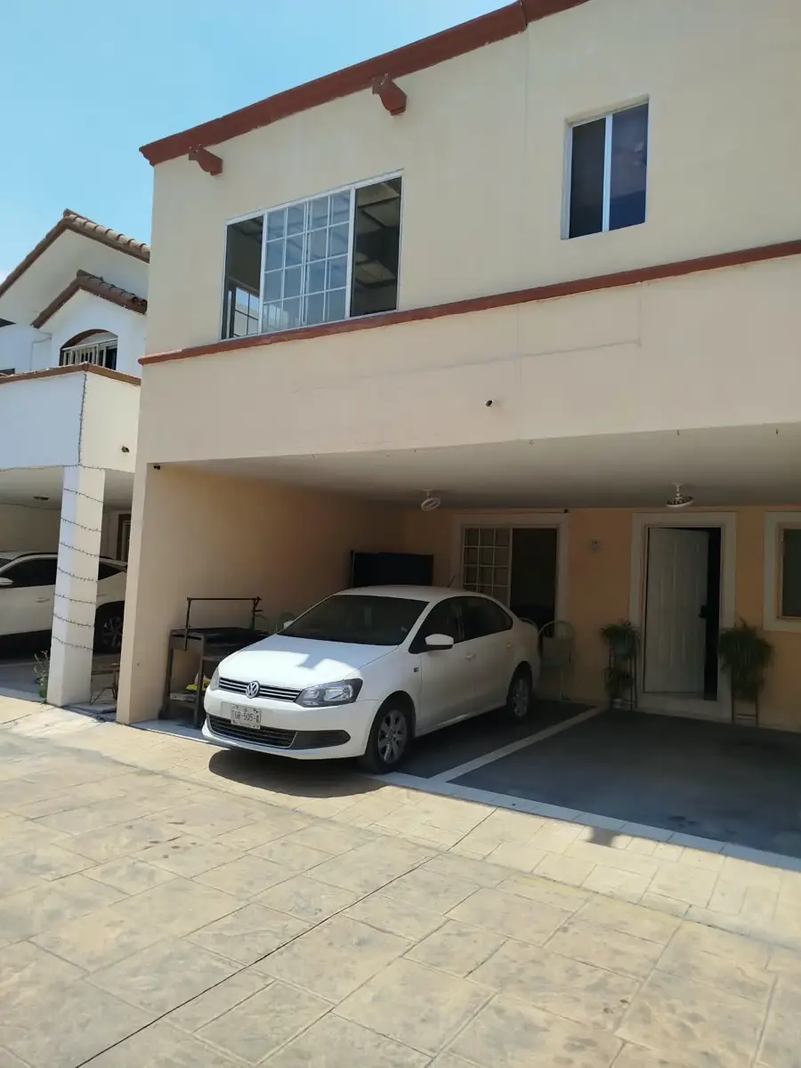 Casa en Venta en Villas del Poniente Las Granadas, Santa Catarina, Nuevo León