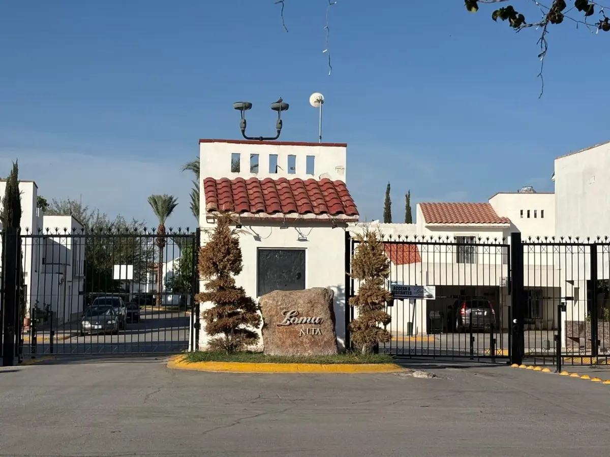 CASA EN VENTA AMUEBLADA O SIN AMUEBLAR EN LOMA REAL CASA EN VENTA AMUEBLADA O SIN AMUEBLAR EN LOMA REAL