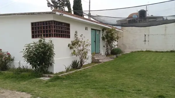 Se vende casa de una sola planta, con Jardín muy amplio a 200 m, de la carretera Mexico Pachuca.