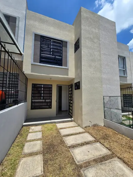 CASA EN RENTA CON 3 RECÁMARAS  EN BOSQUES DEL NEVADO– ZINACANTEPEC A 18 MIN DE PASEO COLON, TOLU