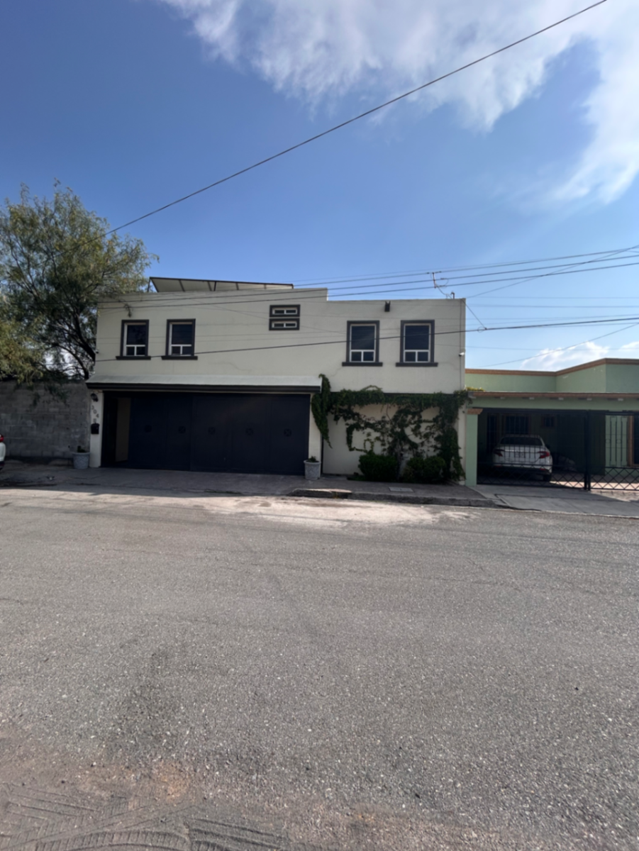 Casa en venta en Arboledas Residencial, Saltillo — foto 1 de 23