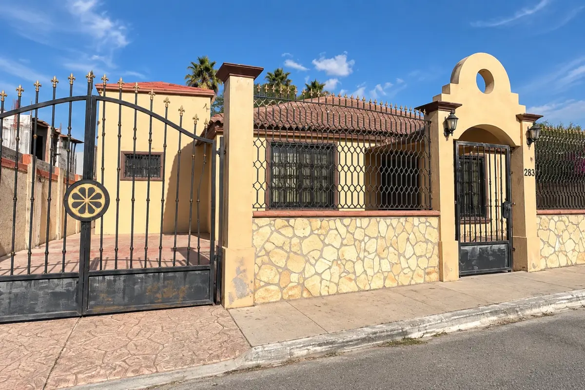 Casa en venta en La Aurora, Saltillo — foto 1 de 28