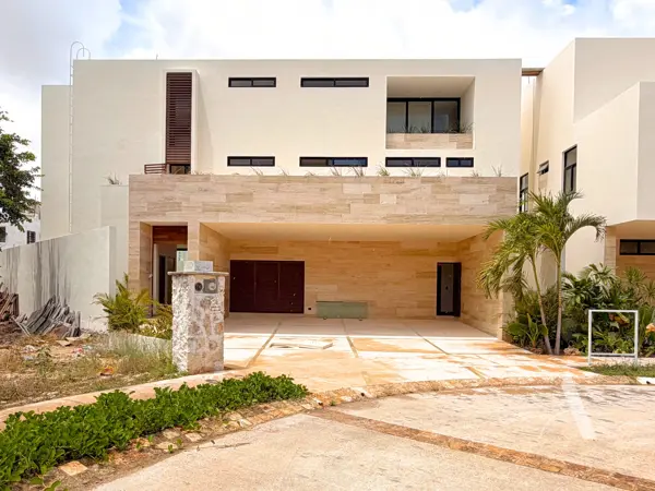 Impresionante Casa en Privada en Losantos, Quintana Roo